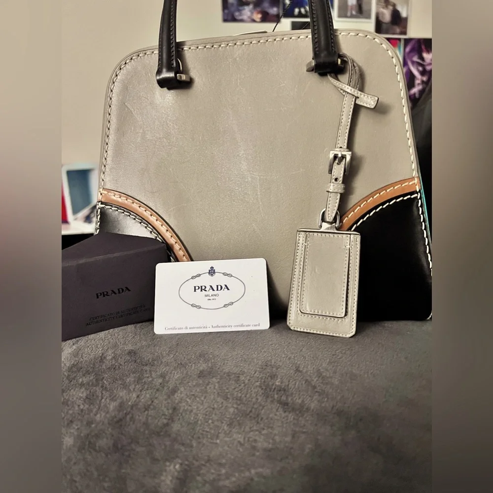 Prada Handbag!❤️ - Picture 1 of 8